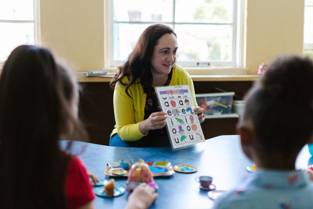 Teacher with Visual cues in ESL classroom